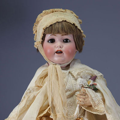 J.D. KESTNER - Bisque character baby head n° 257, open mouth in christening gown, circa 1910.