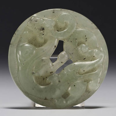 Chine - Plaque en jade vert à décor de Chilon, dynastie Qing.