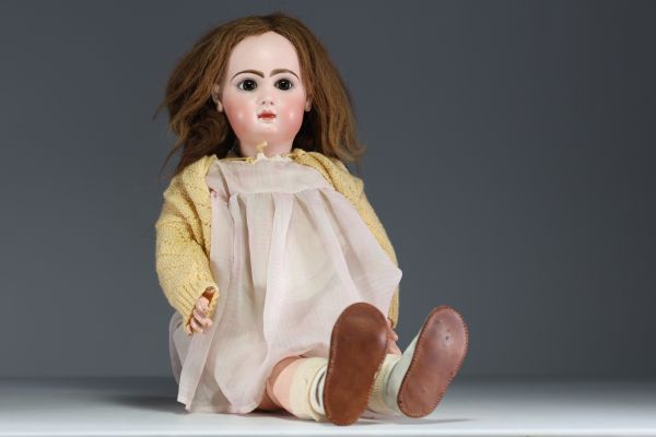 Large doll, probably Jumeau, size 14.