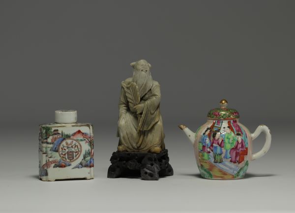 China - Set comprising an 18th century Compagnie des Indes porcelain tea caddy, a Canton porcelain teapot and a soapstone Sage.