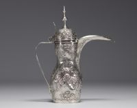 An ottoman silver embossed coffee pot decorated with flowers, scrolls and acanthus leaves. Orient, 19th century.