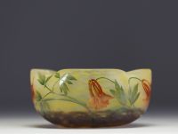 DAUM Nancy - Four-lobed cup in acid-etched marmorated glass with enamelled decoration of columbine flowers, signed.