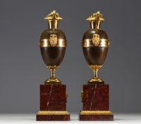 Pair of bronze and chased vases with two patinas, double scrolled handles, Griotte marble base, Empire period.