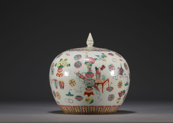 Chine - Pot à gingembre en porcelaine de la famille rose, d'époque XIXème.