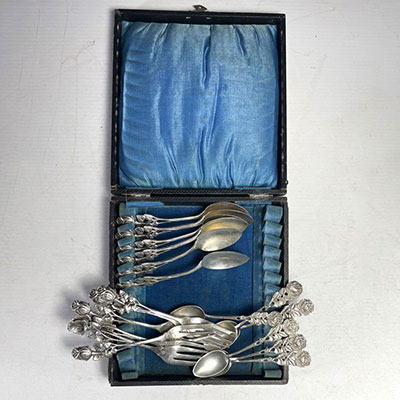 Box of 18 solid silver dessert servers, hallmarked Minerve 1st title.