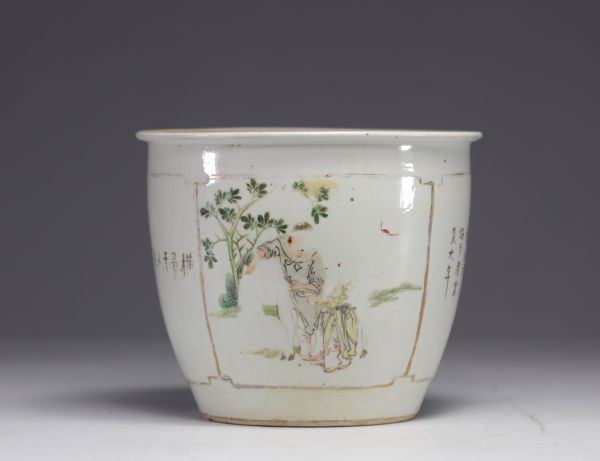 China - Porcelain planter with figures, 19th century.