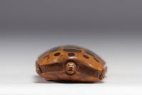 Rare snuff box in the shape of a turtle carved with inlays and nails, 19th century