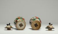 China - Pair of covered vases in Nanjing porcelain decorated with figures.