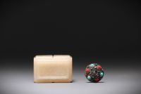 China - Snuffbox in white jade