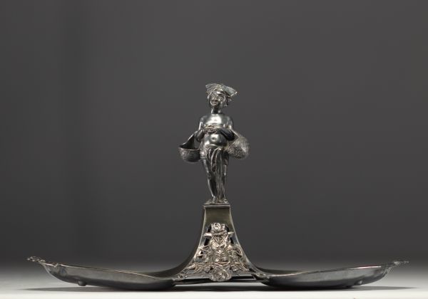 Art Nouveau polished pewter centrepiece with central decoration of a little girl.