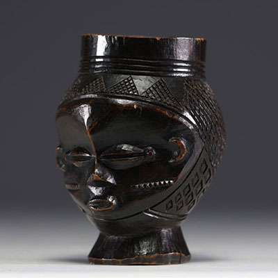 Afrique RDC - Coupe libatoire Kuba en bois sculpté.