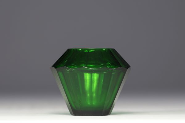 Josef HOFFMANN (1870-1956) Moser à Karlsbad - Elegant green faceted crystal vase.