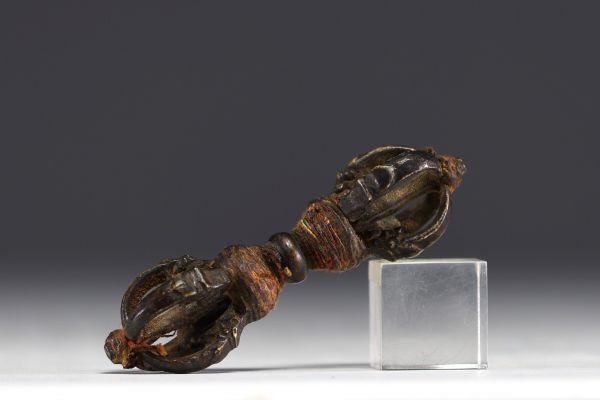 Tibet - Petit Vajra en bronze, époque XVIII-XIXe siècle.