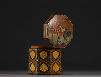 Persia - Lacquered and painted wood tea caddy, Qajar art, 19th century.