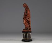 Vierge à l'enfant en buis sur socle en bois noirci, plaquette en os 