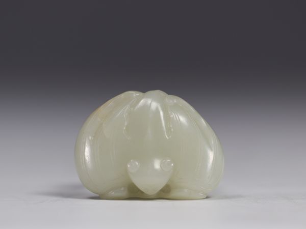 Chine - chauve-souris, bouton en Jade blanc sculpté, époque Qing.