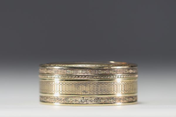 A solid silver snuffbox with a guilloche motif, the lid containing a miniature of flowers.