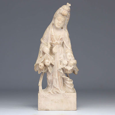 Marble sculpture of a young woman with fruit probably from the Ming period (明朝)