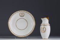 Manufacture de Sèvres - Ensemble de deux pièces en porcelaine blanche et or, marque de Sèvres et du Château des Tuileries.