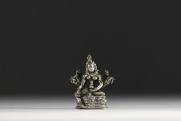 Chine - Tibet - Statuette de Vasudhara en bronze argenté, base en argent, XVIIIème.