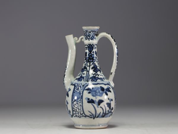 Japan - White and blue porcelain jug with floral decoration, 17th century.