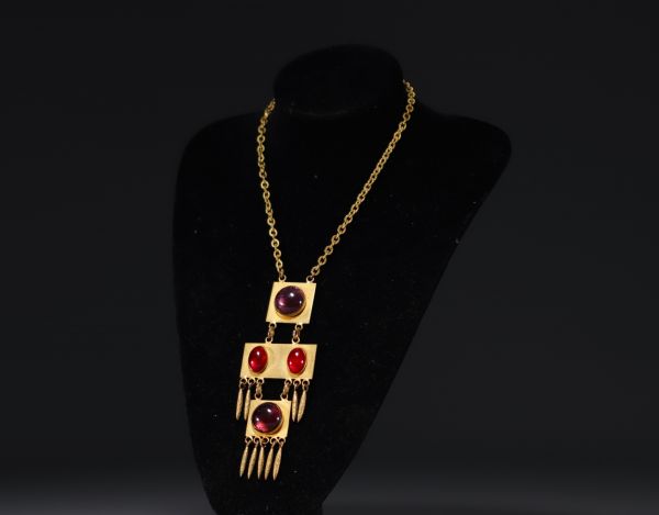 Roger SCEMAMA (1898-1989) attr. to for Yves Saint Laurent, necklace in gilt metal and glass cabochons, unsigned.