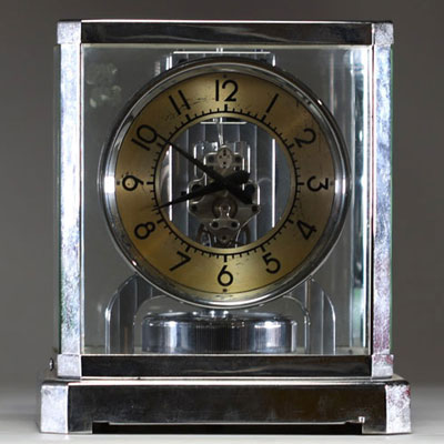 Jaeger-LeCoultre - Pendule Atmos à mouvement perpétuel, cage nickelée.