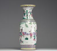 China - Large pink family polychrome porcelain vase decorated with children playing, 19th century.