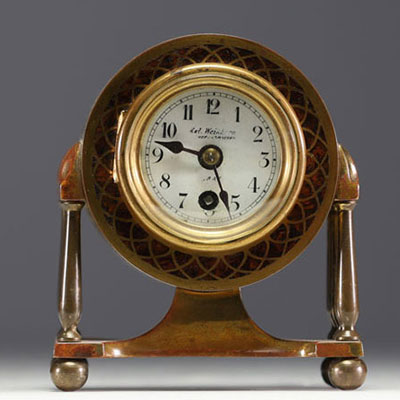 Small Art Nouveau Jugendstil desk clock in brass and rosewood veneer, Germany circa 1900-20.