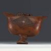 Africa DRC - Suku (D.R. Congo) Superb small arched bowl with two spouts surmounted by a figure.