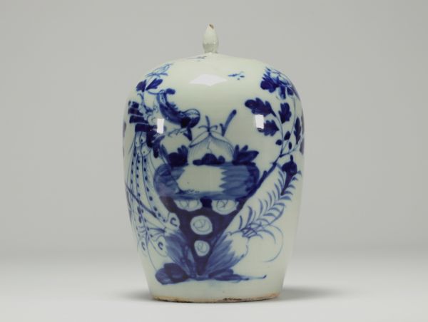 Chine - Pot à gingembre en porcelaine blanc bleu à décor floral, XIXème.