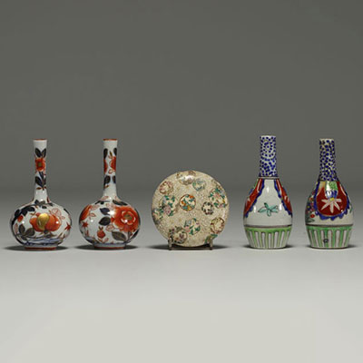 Japan - Set of four vases and an ink box.