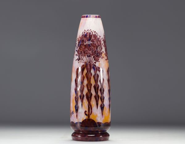 Le Verre Français vase dégagé à l'acide Art Déco à décor de fleurs