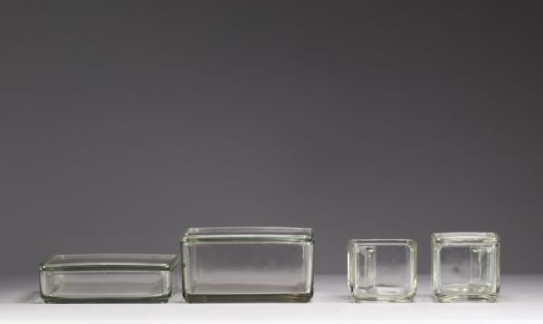 Wilhelm WANGENFELD (1900-1990) Vaisselle Kubus Bauhaus en verre moulé pressé, 1938.