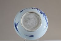 Chine - Plat en porcelaine blanc bleu à décor de dragon, XIXème