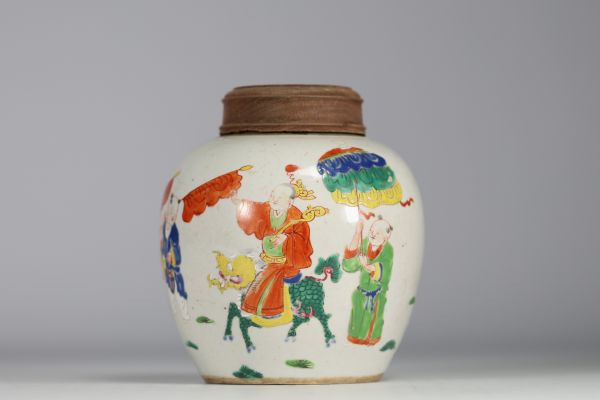 China - Polychrome porcelain covered pot with figures, Kangxi period.