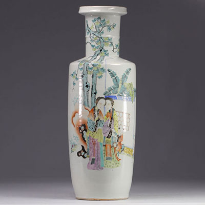 A Famille Rose porcelain vase decorated with young women, 19th century.