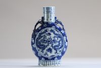 China - White-blue porcelain vase with dragon decoration, Kangxi.