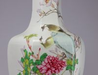 Imposing qianjiang cai porcelain vase decorated with peacocks, flowers and birds from the 19th century