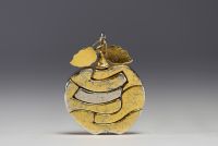 Miguel BERROCAL (1933-2006) attr. à - Labyrinth pendant representing an apple, the sin of humanity, circa 1970-80.