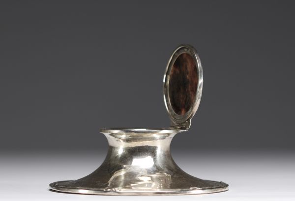 Sterling silver inkwell with tortoiseshell lid, English hallmarks.