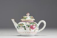 China - Pink family polychrome porcelain teapot with floral decoration, 18th century