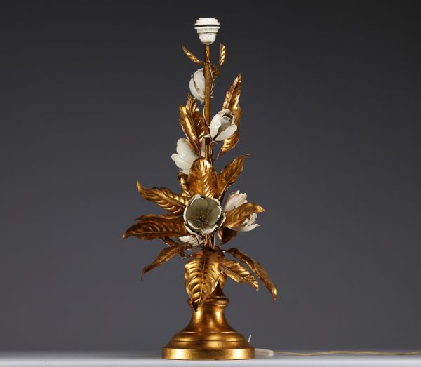 Large floral lamp in gold metal, cream-colored flowers, Italy circa 1960.