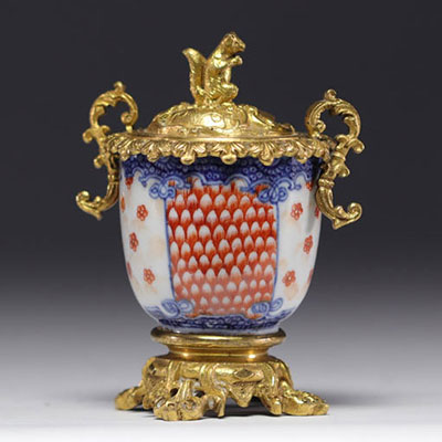 A Chinese porcelain money box with an ormolu squirrel from 18th century