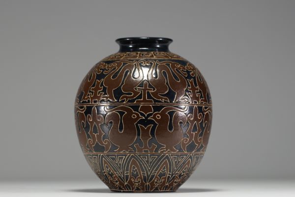 Vietnam - Bien Hoa, polychrome stoneware vase, frieze decoration of dragons, circa 1920.
