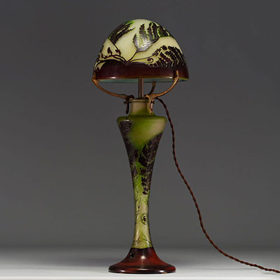 Émile GALLÉ (1846-1904) Large mushroom lamp in acid-etched multi-layered glass decorated with ferns.
