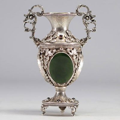 Philippe WOLFERS (Bruxelles 1858 - 1929) vase en argent massif, jades et pierres et perles de style rocaille