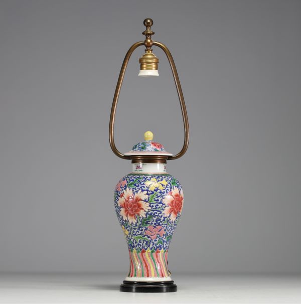 China - Covered vase mounted as a lamp in pink family polychrome porcelain with floral decoration, Qing period