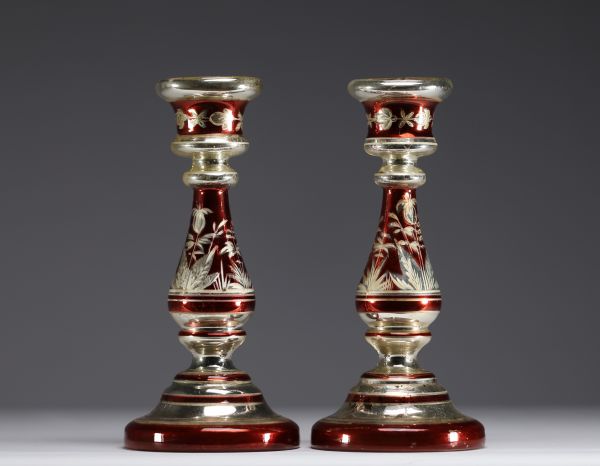 Paire de bougeoirs en verre au mercure rouge et argent, seconde moitié de XIXème.