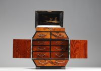 Japan - Small jewellery box, wood and lacquer marquetry, circa 1900.